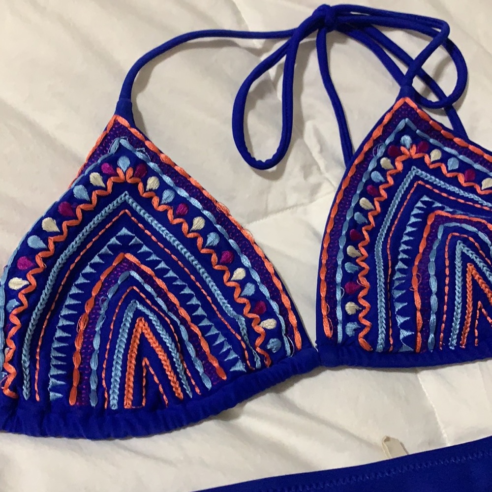 Bikini - Picture 2 of 3